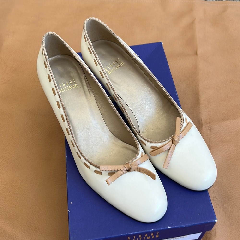 Stuart Weitzman Kitten Heel size 6.5